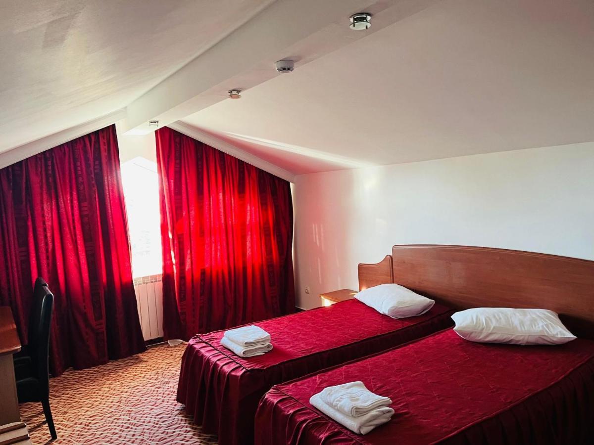 Hotel Flora Drobeta Turnu Severin Exterior photo