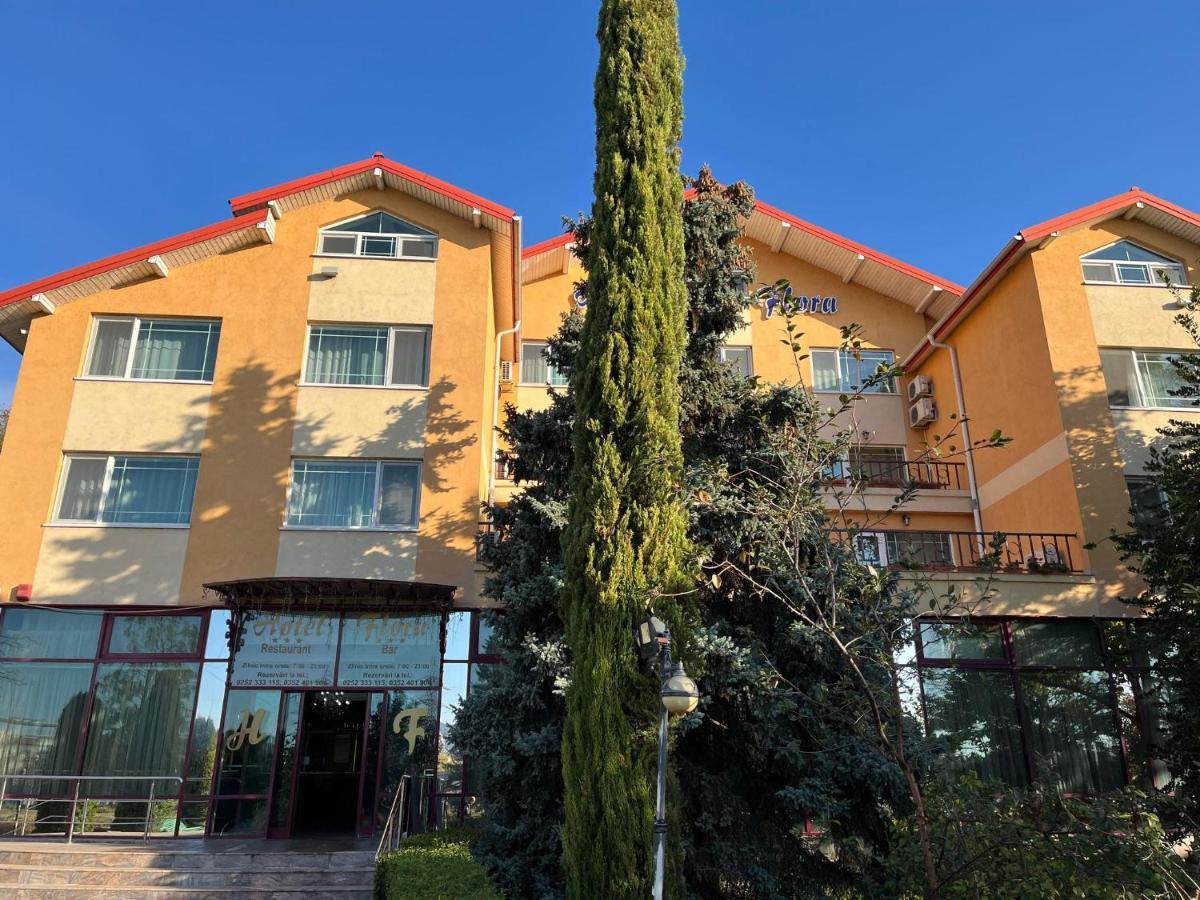 Hotel Flora Drobeta Turnu Severin Exterior photo