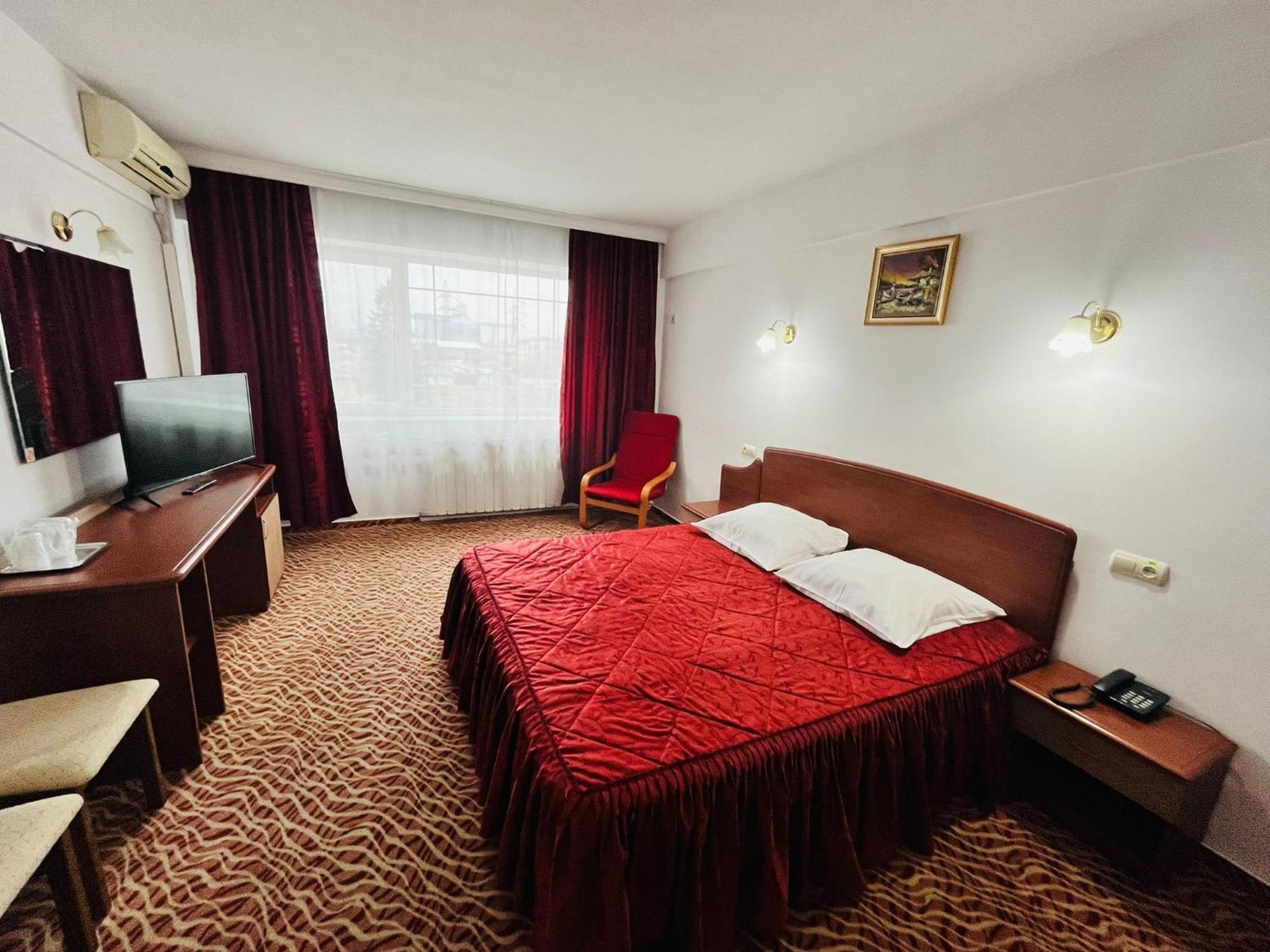 Hotel Flora Drobeta Turnu Severin Exterior photo