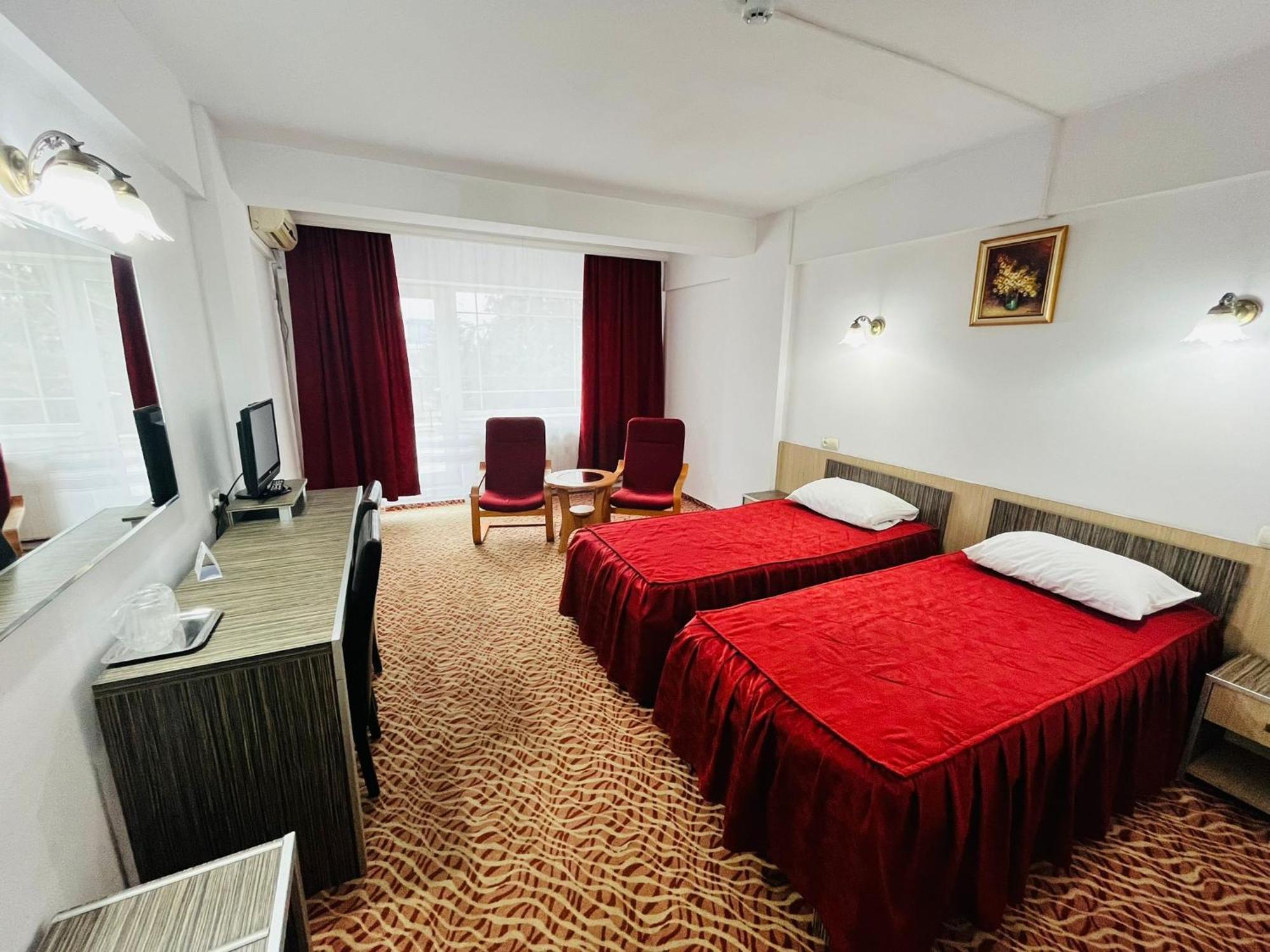 Hotel Flora Drobeta Turnu Severin Exterior photo